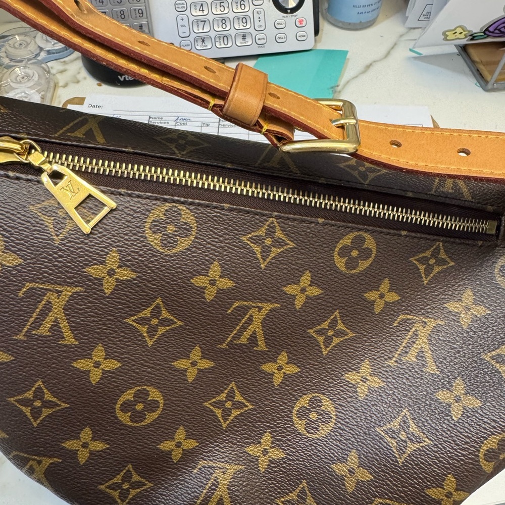 Louis Vuitton Monogram bumbag - Picture 12 of 15